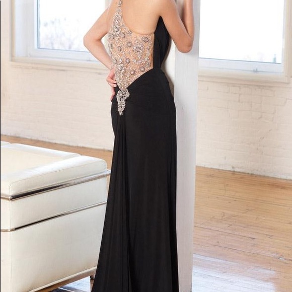 Terani Couture Chic Bead Embellished V-Neck-Black - Picture 4 of 17